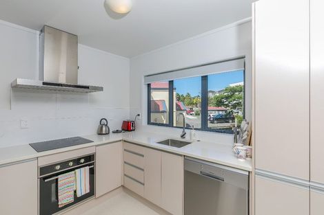 Photo of property in 3/5 John Jennings Drive, Oteha, Auckland, 0632