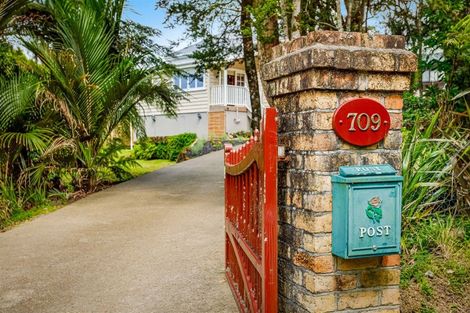 Photo of property in 709 Scenic Drive, Henderson Valley, Auckland, 0612