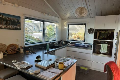 Photo of property in 6 Honnor Place, Hurdon, New Plymouth, 4310