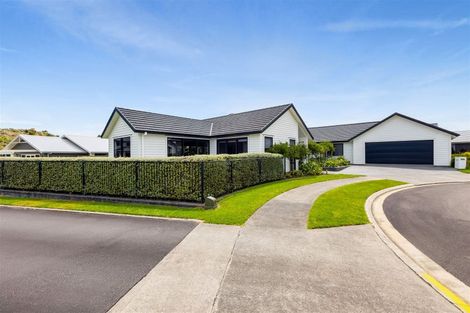 Photo of property in 6 Pebble Beach Court, Waiwhakaiho, New Plymouth, 4312