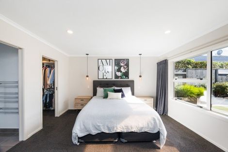 Photo of property in 9 Lorenzo Place, Kelvin Grove, Palmerston North, 4414