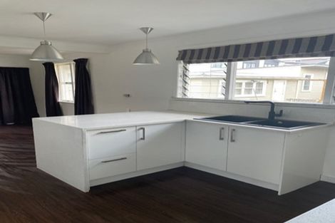 Photo of property in 10 Stephen Avenue, Henderson, Auckland, 0610