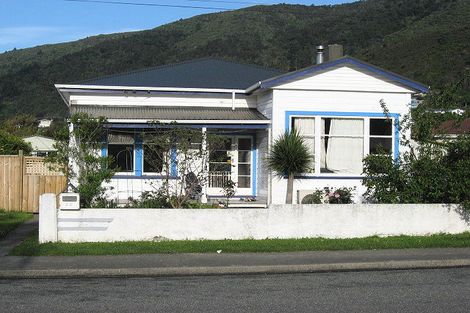 Photo of property in 24 York Street, Picton, 7220