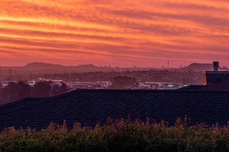 Photo of property in 8 Verley Rise, East Tamaki Heights, Auckland, 2016