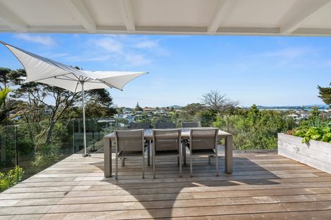 Photo of property in 32 Seaview Avenue, Northcote, Auckland, 0627