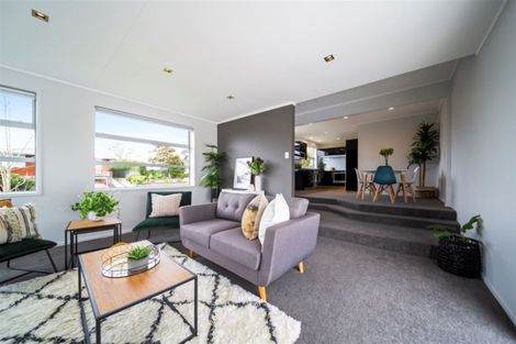 Photo of property in 10 Montana Place, Merrilands, New Plymouth, 4312