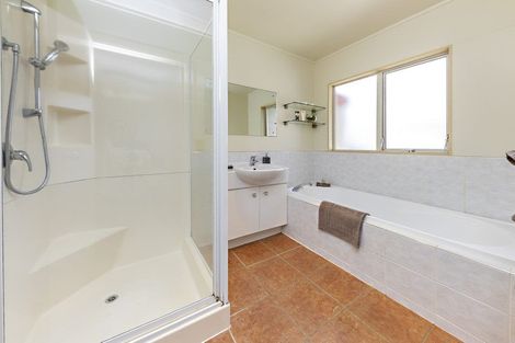 Photo of property in 2/17 Bain Place, Bucklands Beach, Auckland, 2014
