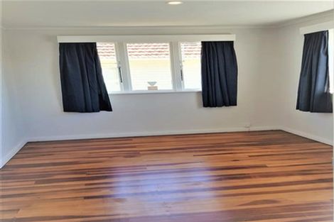 Photo of property in 1/166 Lake Road, Northcote, Auckland, 0627