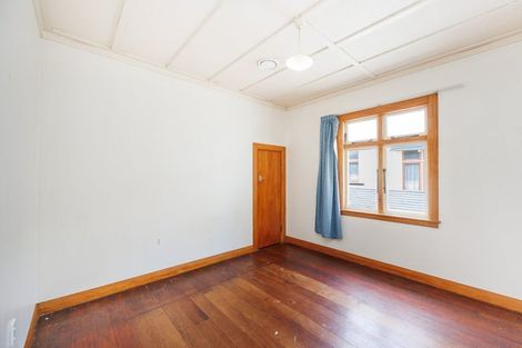 Photo of property in 33 Kingswood Street, Takaro, Palmerston North, 4412