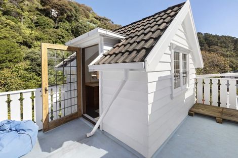 Photo of property in 18 Mahoe Street, Eastbourne, Lower Hutt, 5013