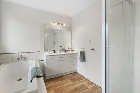 Photo of property in 98 Caribbean Drive, Unsworth Heights, Auckland, 0632