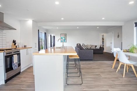 Photo of property in 44 Athenree Road, Athenree, Katikati, 3177