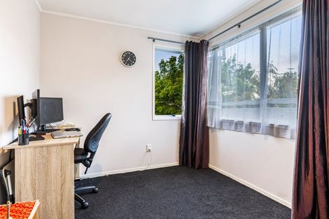 Photo of property in 2 Kilcar Place, Massey, Auckland, 0614