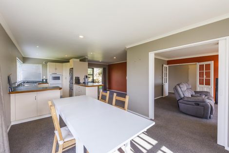 Photo of property in 23 Greenwood Place, Fitzherbert, Palmerston North, 4410