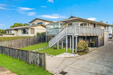 Photo of property in 832 East Coast Road, Oteha, Auckland, 0630