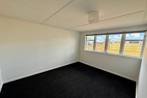 Photo of property in 212 Beach Haven Road, Beach Haven, Auckland, 0626