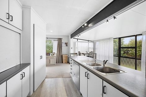 Photo of property in 14 Winstone Place, Highlands Park, New Plymouth, 4312