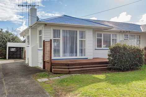 Photo of property in 17 Karaka Crescent, Levin, 5510