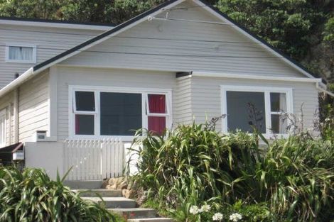 Photo of property in 388 The Esplanade, Island Bay, Wellington, 6023