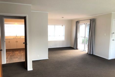 Photo of property in 30b William Bond Street, Stanley Point, Auckland, 0624