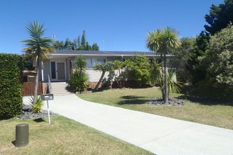 Photo of property in 8 Salamanca Road, Sunnynook, Auckland, 0620