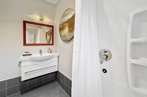 Photo of property in 10 Kingsway, Three Kings, Auckland, 1024