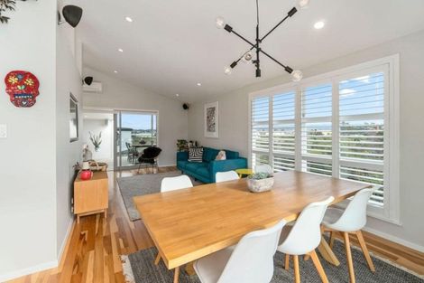 Photo of property in 27 Taioma Crescent, Te Atatu Peninsula, Auckland, 0610