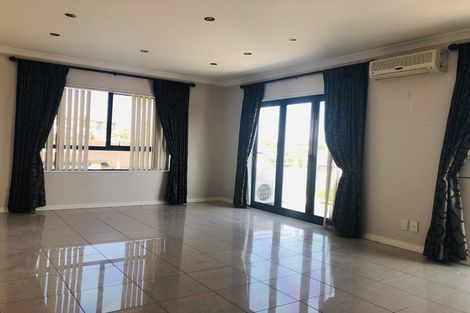 Photo of property in 14 Condor Place, Unsworth Heights, Auckland, 0632