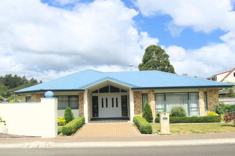 Photo of property in 1 Sapphire Grove, Birchville, Upper Hutt, 5018