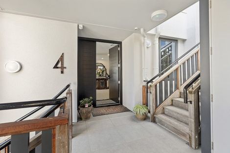 Photo of property in 4/308 Oriental Parade, Oriental Bay, Wellington, 6011