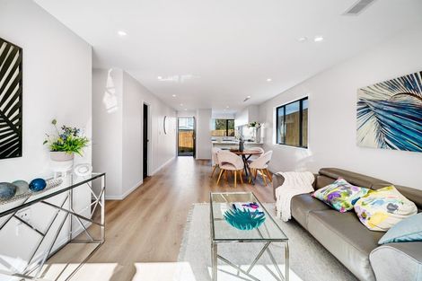 Photo of property in 21c Crosby Road, West Harbour, Auckland, 0618