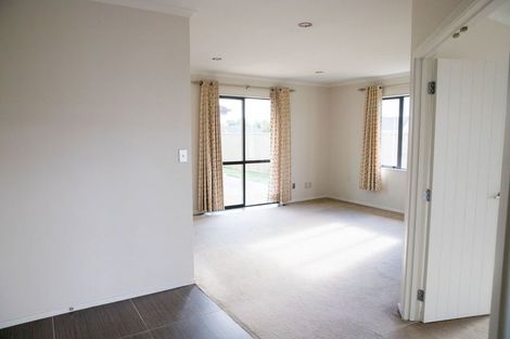 Photo of property in 12 Erceg Way, Rosehill, Papakura, 2113