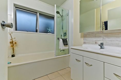Photo of property in 1/24 Woodglen Road, Glen Eden, Auckland, 0602
