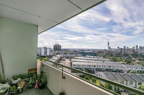 Photo of property in Luna Apartments, 6r/16 Burton Street, Grafton, Auckland, 1010