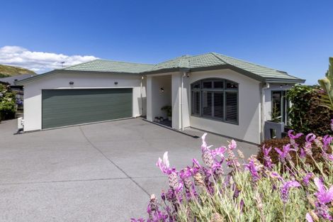 Photo of property in 56 Kakariki Grove, Waikanae, 5036