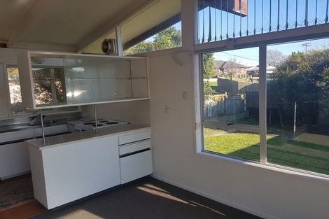 Photo of property in 2/112 Te Atatu Road, Te Atatu South, Auckland, 0610