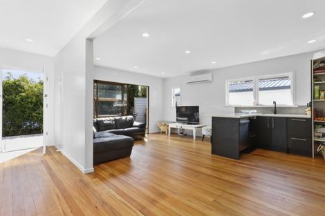 Photo of property in 11 Vanguard Road, Kelston, Auckland, 0602