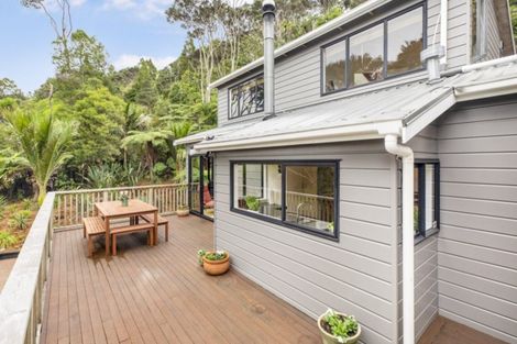 Photo of property in 31 Scenic Drive, Titirangi, Auckland, 0604