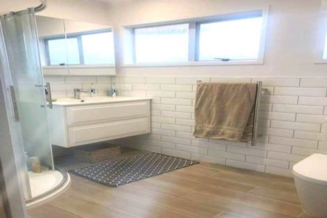 Photo of property in 2/1 Dakota Avenue, Beach Haven, Auckland, 0626