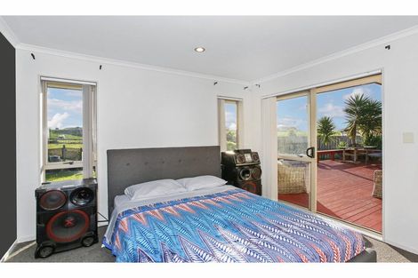 Photo of property in 24 Breaker Grove, Waiuku, 2123