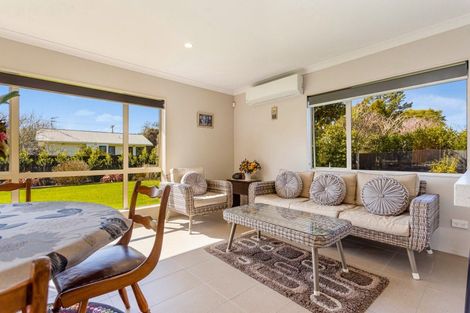 Photo of property in 10 Station Road, Huapai, Kumeu, 0810