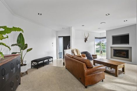 Photo of property in 12 Gleneagles Way, Waiwhakaiho, New Plymouth, 4312