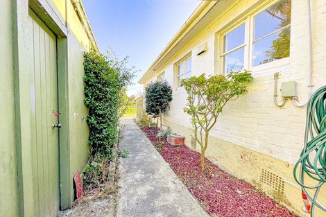 Photo of property in 16 Clapham Place, Whanganui East, Whanganui, 4500
