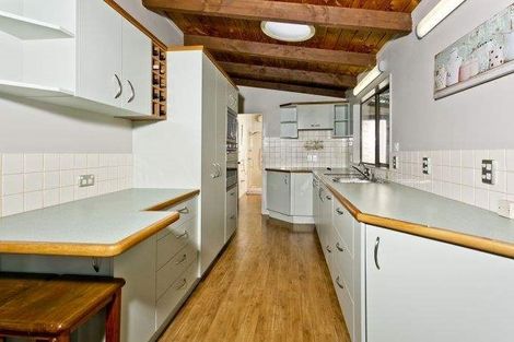 Photo of property in 8 Panorama Court, Red Beach, 0932