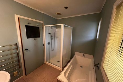 Photo of property in 33 Durham Street, Te Atatu Peninsula, Auckland, 0610