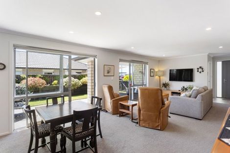 Photo of property in 8 Livingstone Drive, Papamoa Beach, Papamoa, 3118