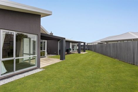 Photo of property in 7 Corsican Grove, Parklands, Christchurch, 8083