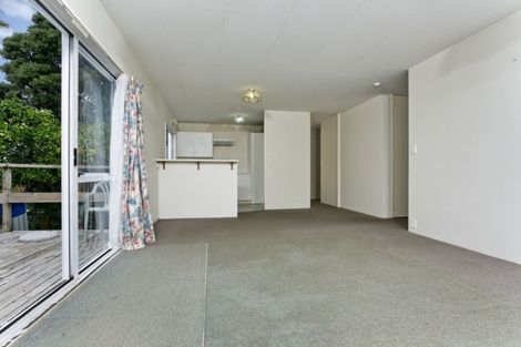 Photo of property in 2/15 Sunhaven Avenue, Glenfield, Auckland, 0629