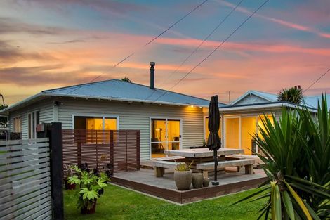 Photo of property in 24 Disraeli Street, Hawera, 4610