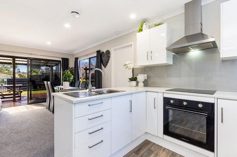 Photo of property in 77 Hamilton Drive, Waiuku, 2123